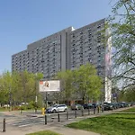 In Center Near The Capitol Theater By Renters *