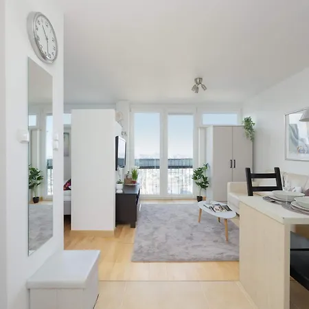 In Center Near The Capitol Theater By Renters *