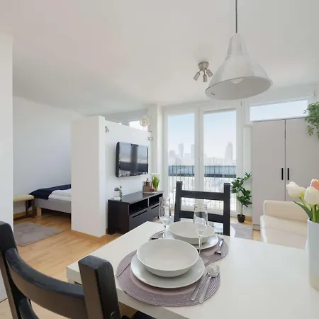 In Center Near The Capitol Theater By Renters Daire *