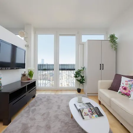 In Center Near The Capitol Theater By Renters Daire *